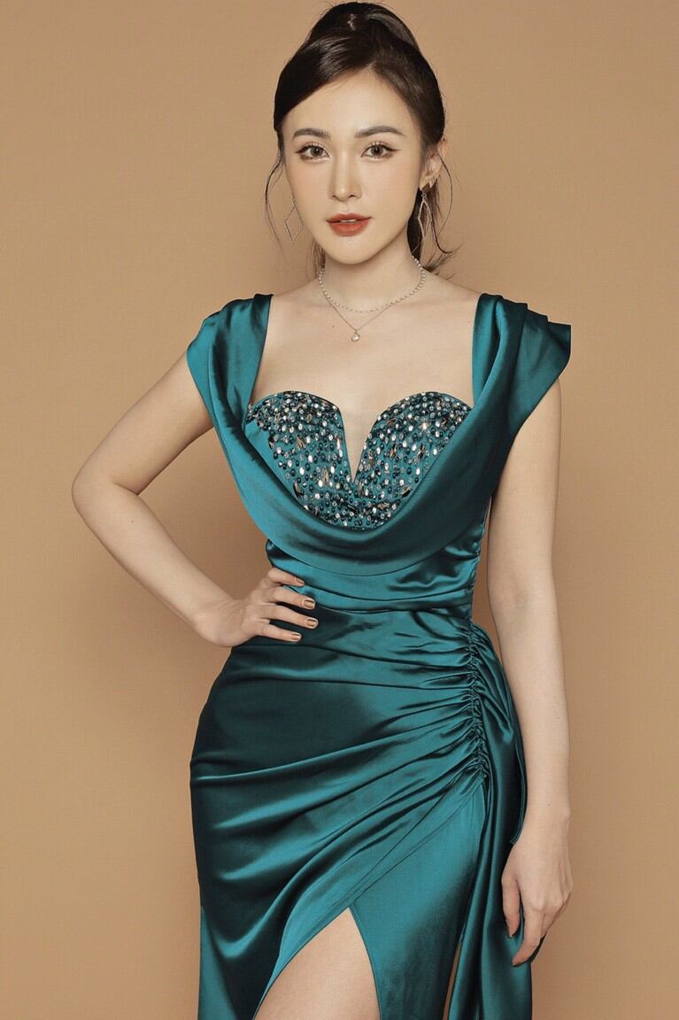 Đầm dạ hội kết pha Lê cổ đổ