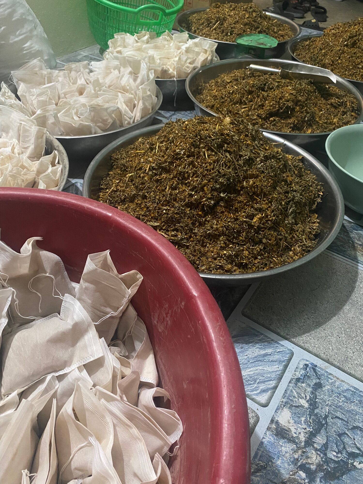 Lá tắm sau sinh người Dao đỏ cho mẹ  (dạng túi lọc)