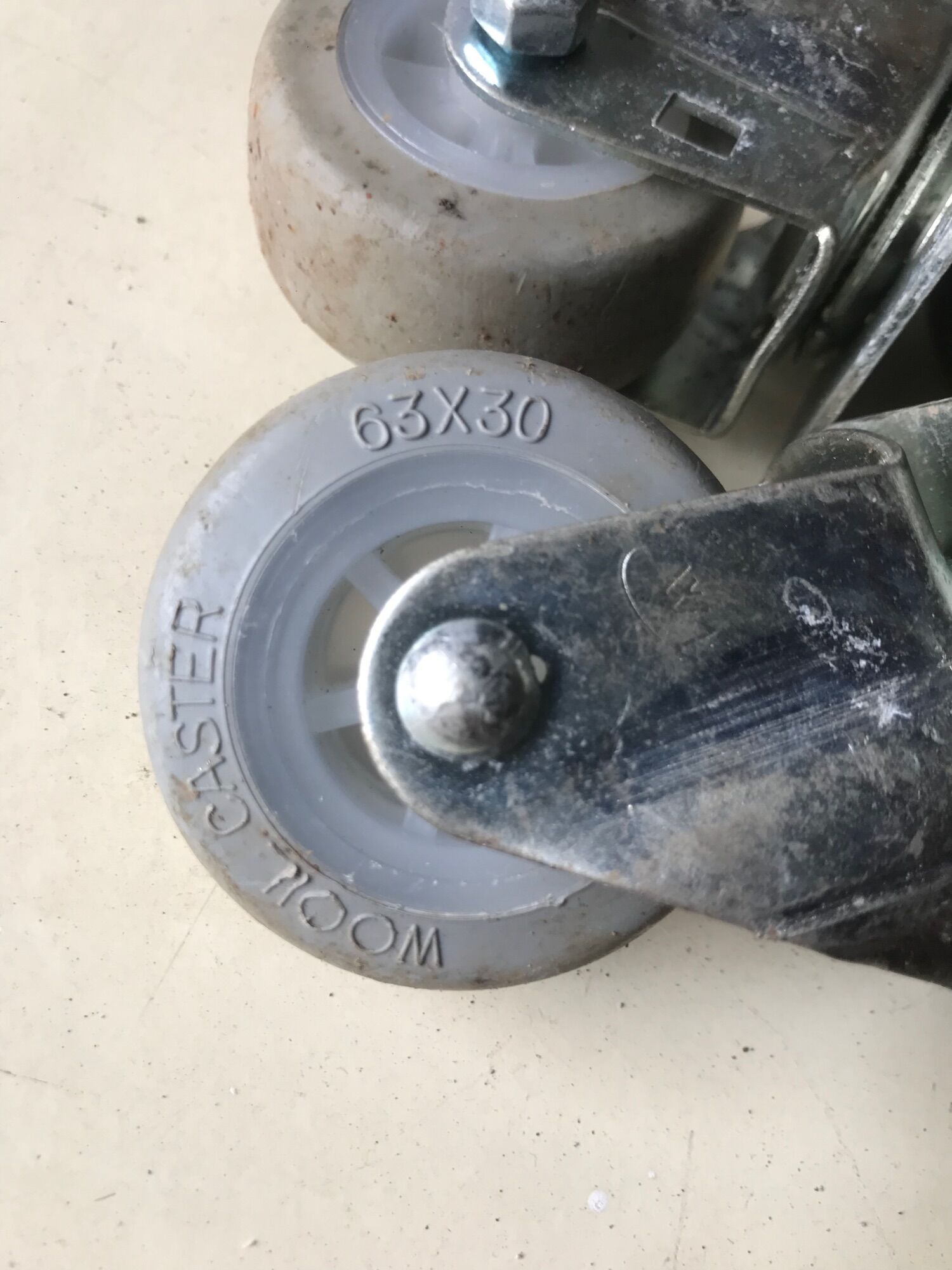 4 Bánh xe tủ hàng ( đồ tháo máy của nước ngoài)