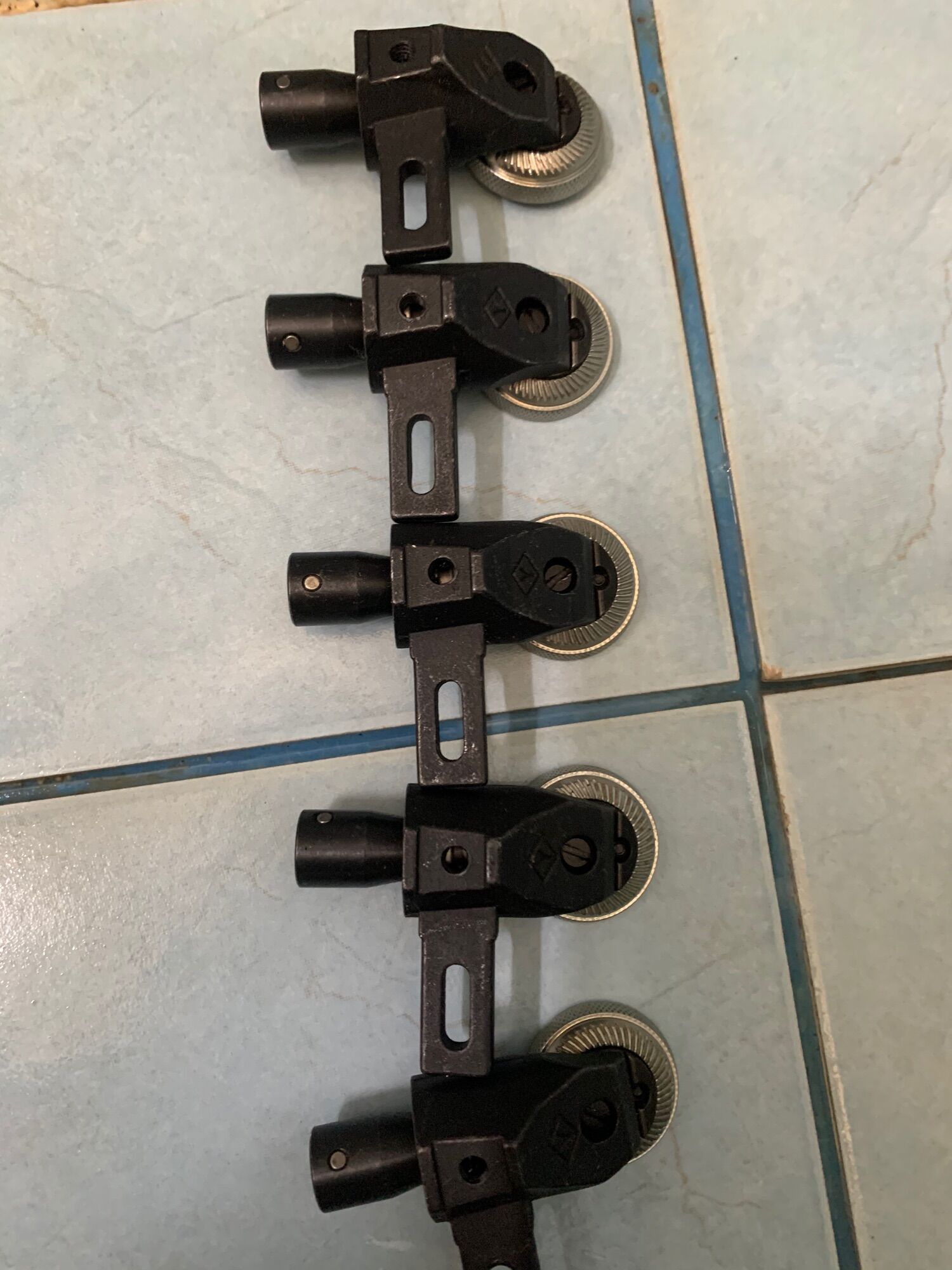 Bánh xe máy trụ phi 26