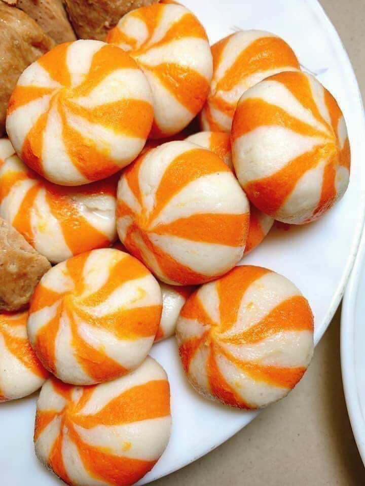 Bánh bao trứng muối cá hồi