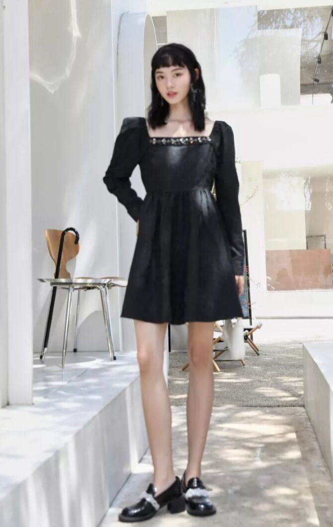 [SIZE M] Vero Moda Đầm gấm tay phồng cổ vuông đính đá