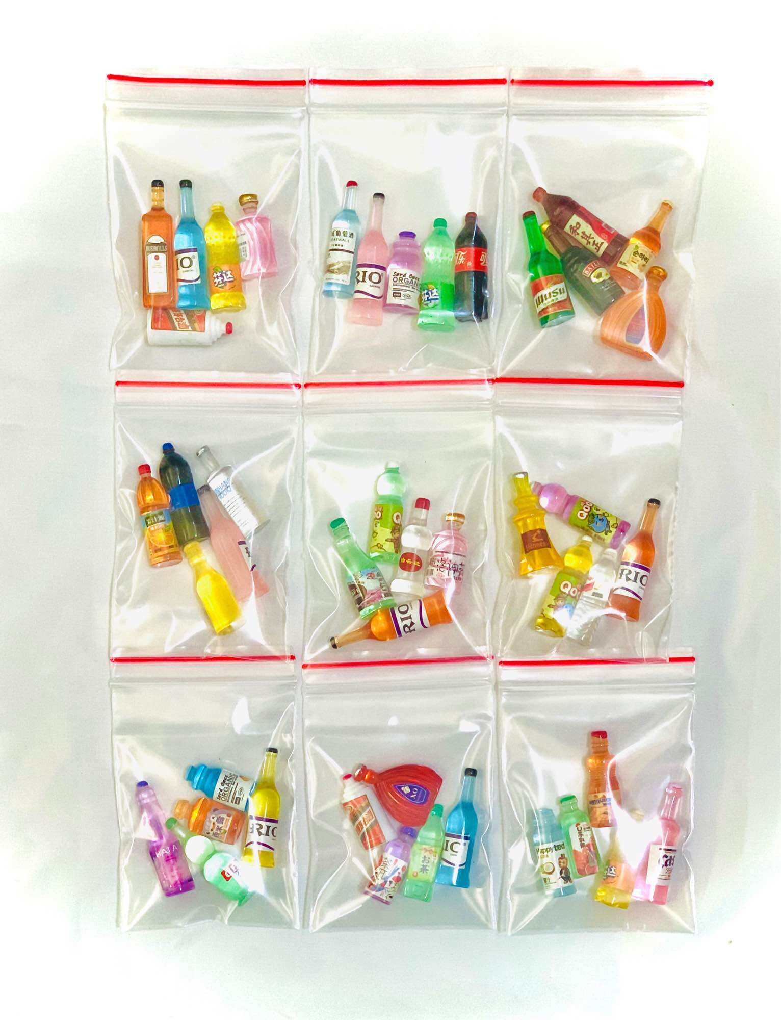 Set 5 charm mô hình chai nước