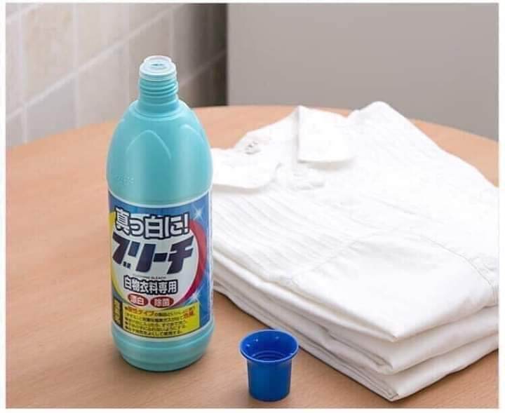 Chai tẩy trắng quần áo Nhật Bản 600ml rocket