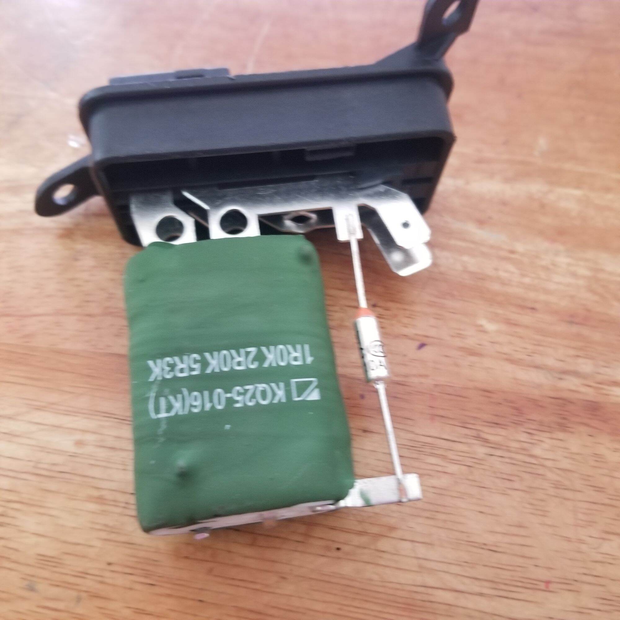 Điện trở quạt chenglong 24v điều hòa ô tô