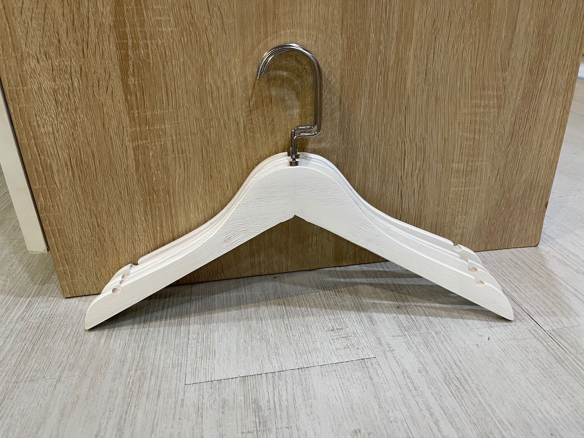 Móc Treo Quần Áo Gỗ Trắng KTN Kiểu Sơn Xước 38cm ( 10 móc)