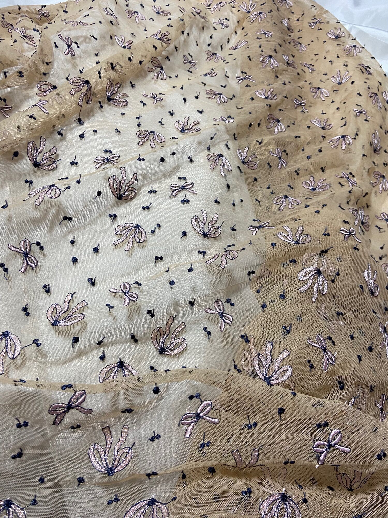 2m vải lưới thêu nơ Hồng