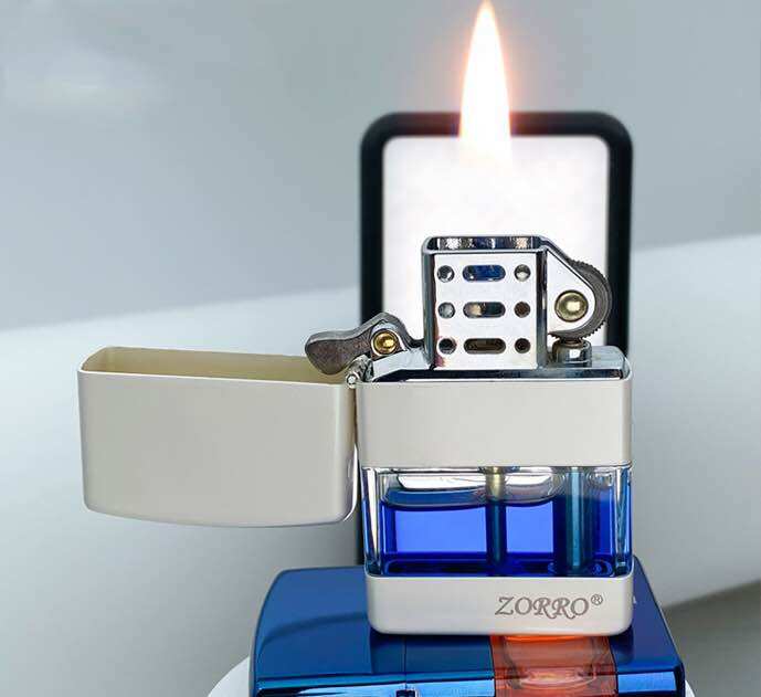 Bật lửa đá xăng Zippo Zorro lộ xăng cao cấp( tặng kèm chai xăng 30ml)