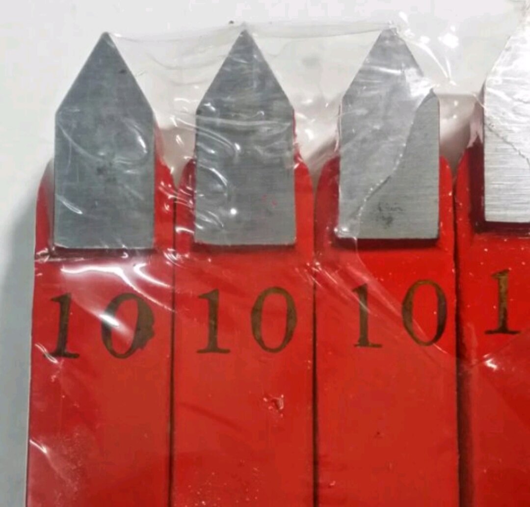 Dao tiện thẳng đỏ số 6 x 2.cây .....