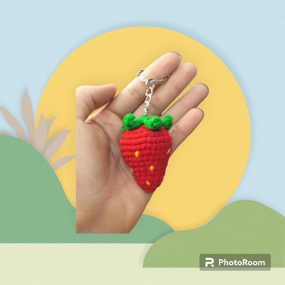 Móc khoá trái dâu 🍓 bằng len handmade.