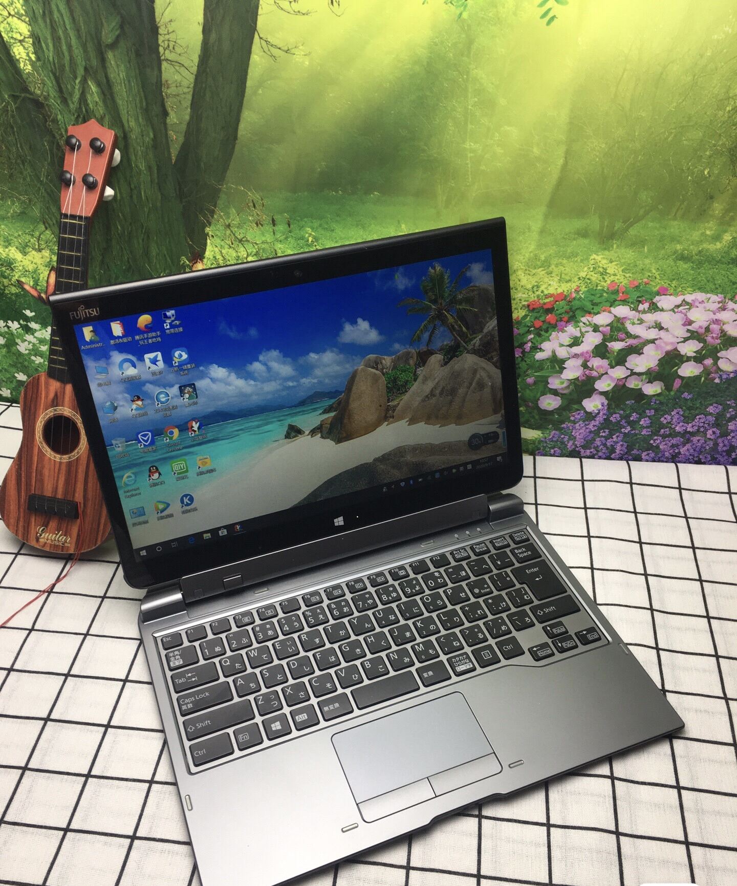 Laptop 2 trong 1 kiêm máy tính bảng Fujitsu Arrows tab Q775 Core i5-5300U, 4gb ram, 128gb SSD, 13.3” Full HD cảm ứng có bút cảm ứng