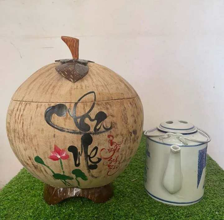 Trái dừa khô làm bình ủ giữ ấm bình trà vẻ thư pháp tặng kèm ấm tích