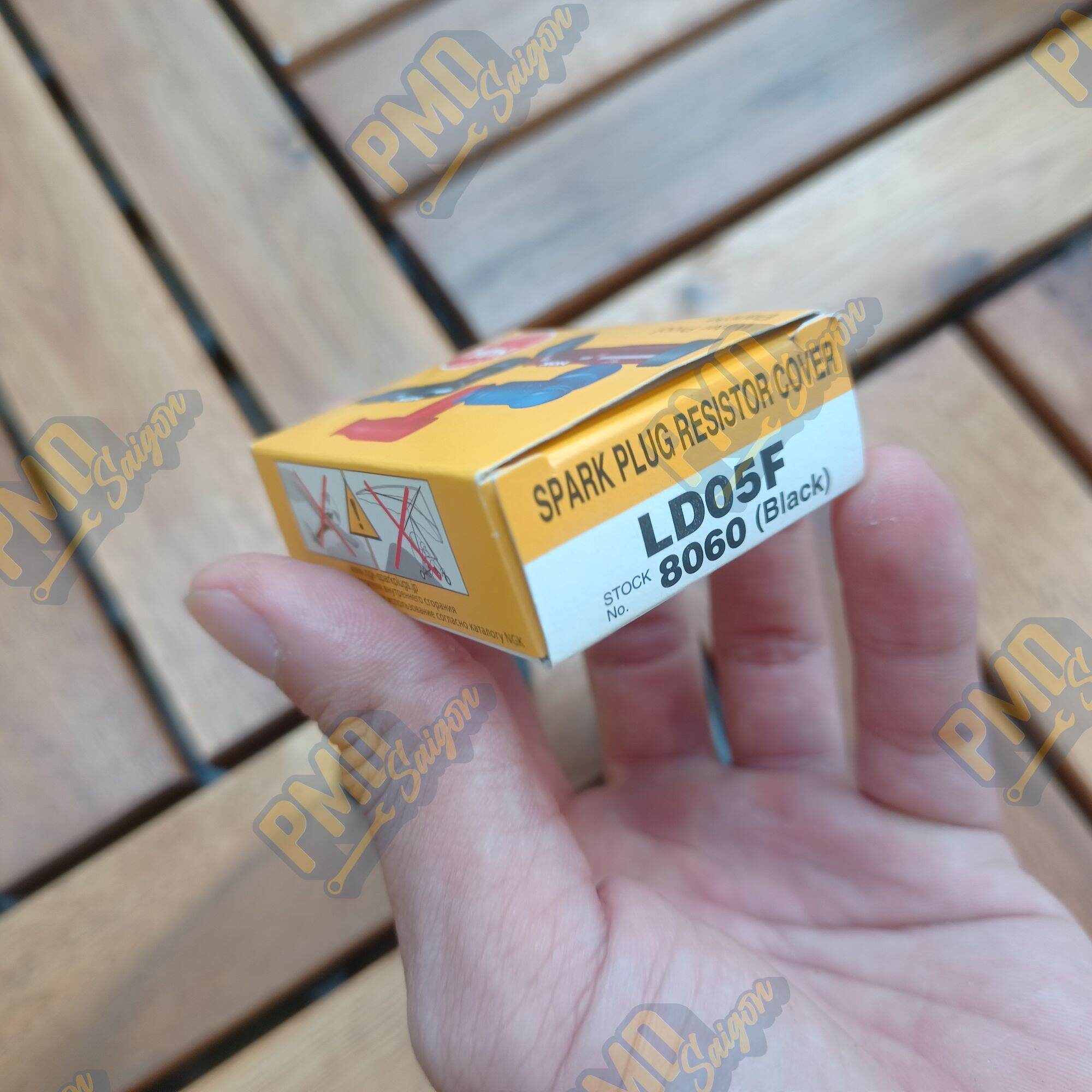 Chụp bugi NGK LD05F (màu đen)