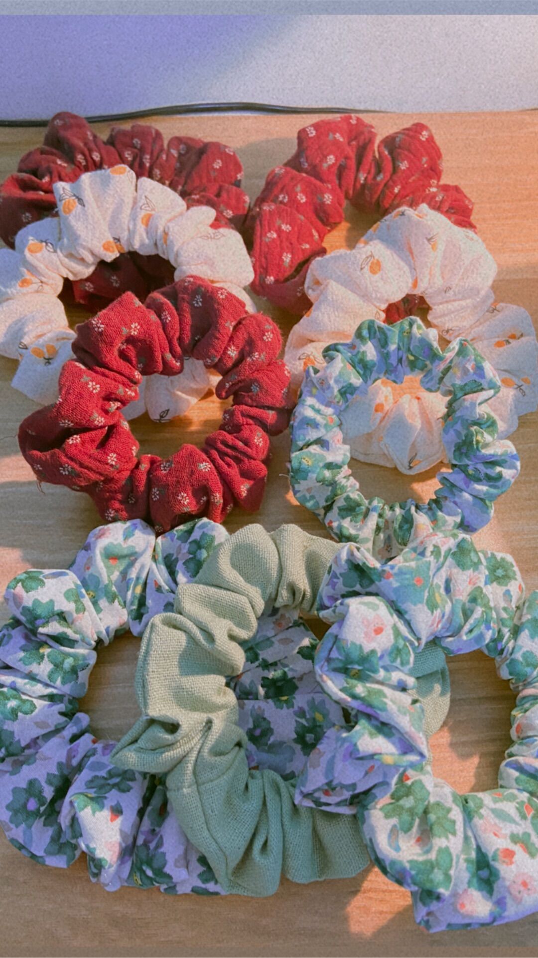 SCRUNCHIE CỘT TÓC VẢI HOA NHÍ HOT TREND - Lem House