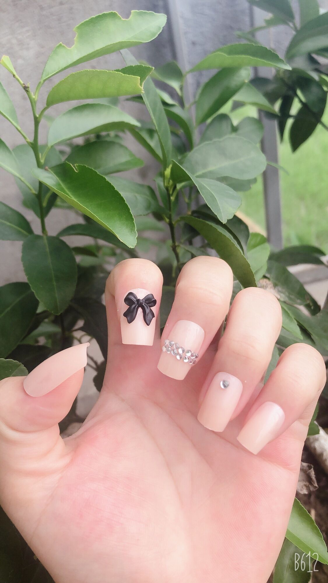 Tặng keo + dũa -Bộ 24 móng tay giả đính đá