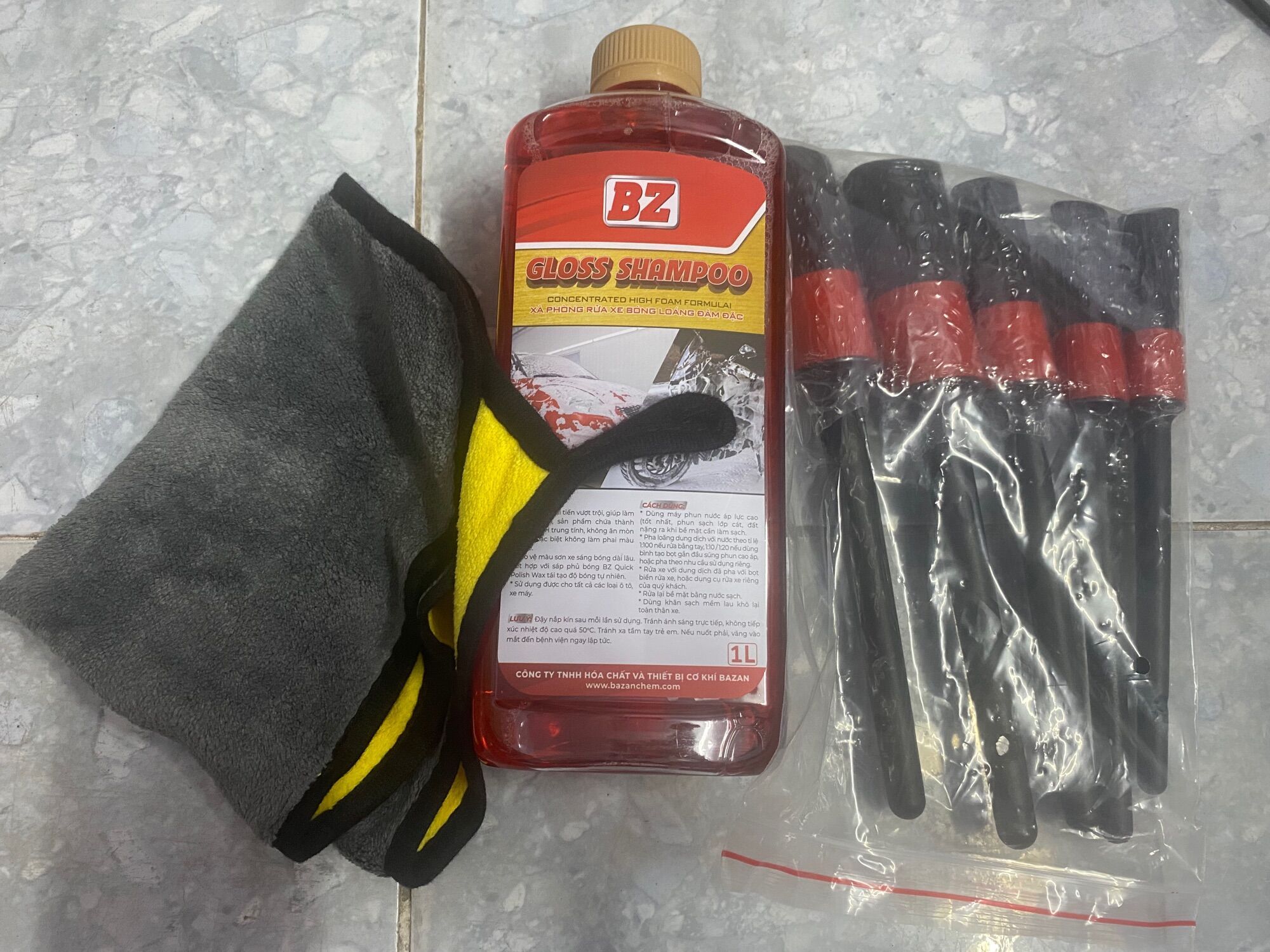 Combo Xà bông + khăn + Bộ cọ 5 cây vệ sinh.