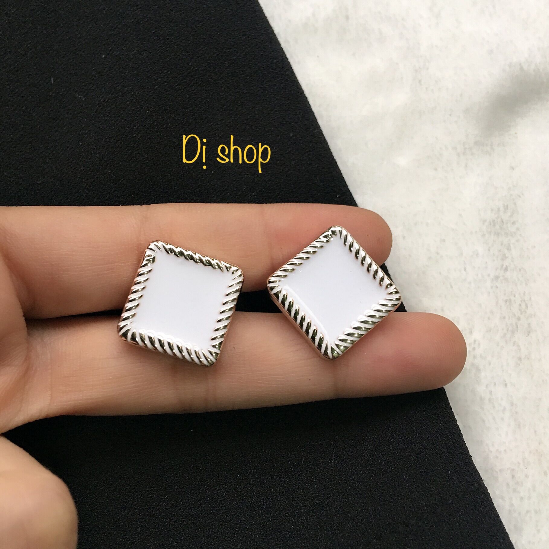 Set 5 nút nhựa hình vuông size 1.8cm