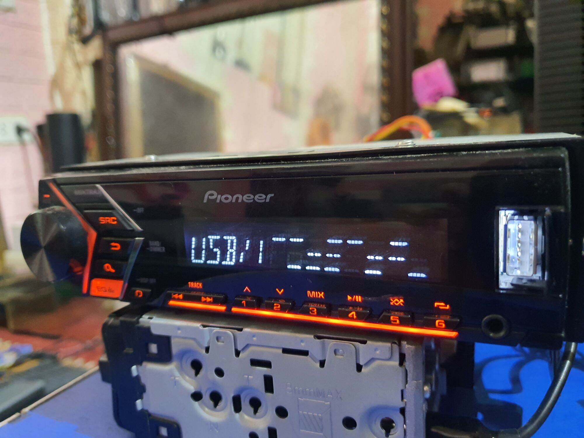 Đầu pioneer aux usb radio out rca. loại 1 ₫in cho các loại xe ô tô.