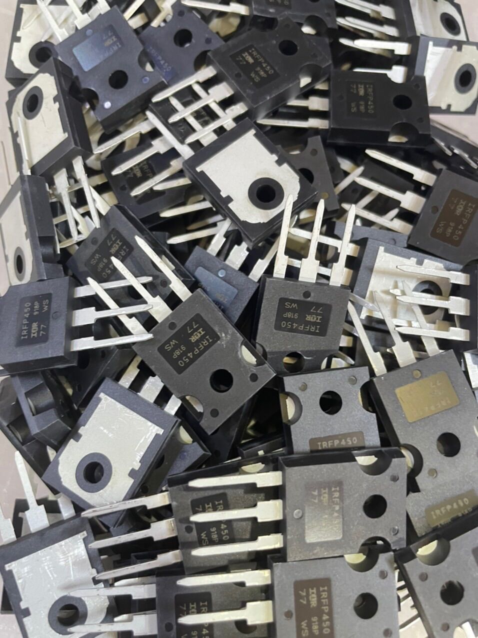 Transistor mosfet irfp150n