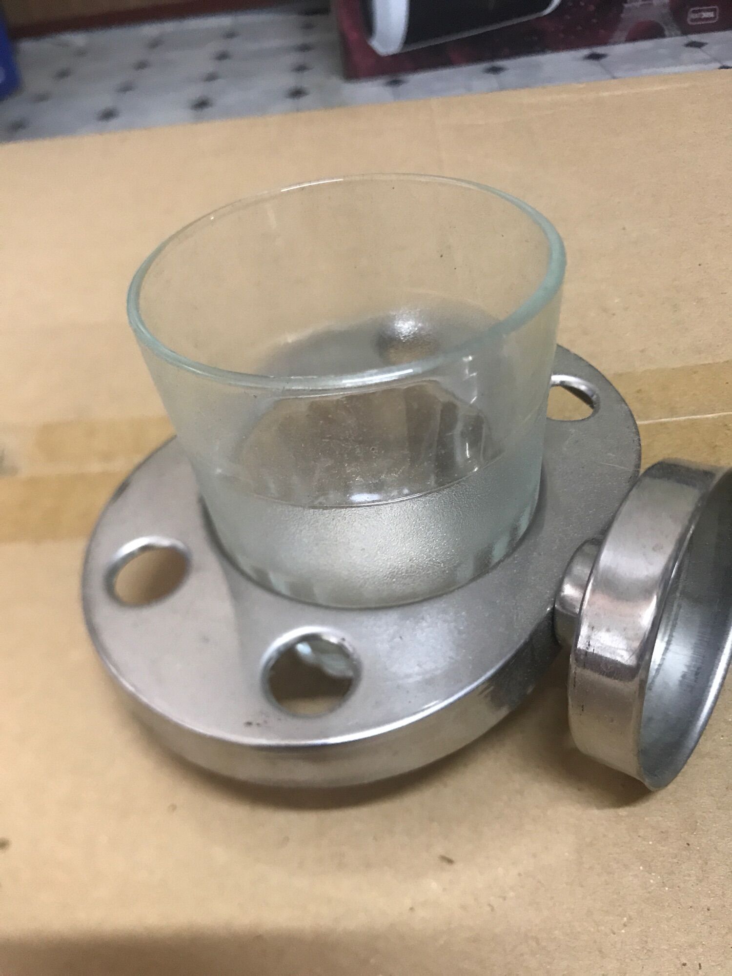 Kệ để cốc và bàn chải đánh răng