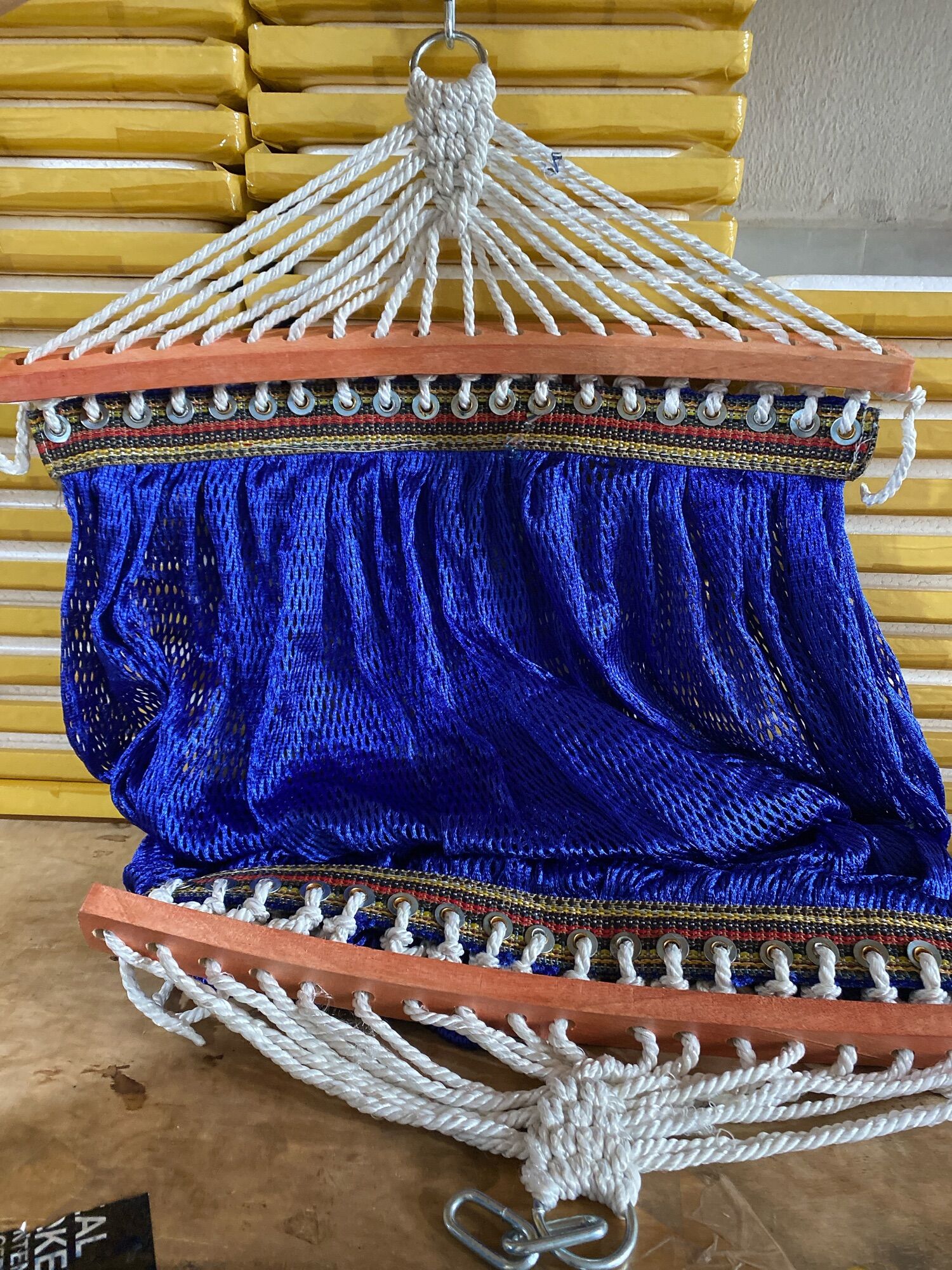 Lưới võng cán gỗ