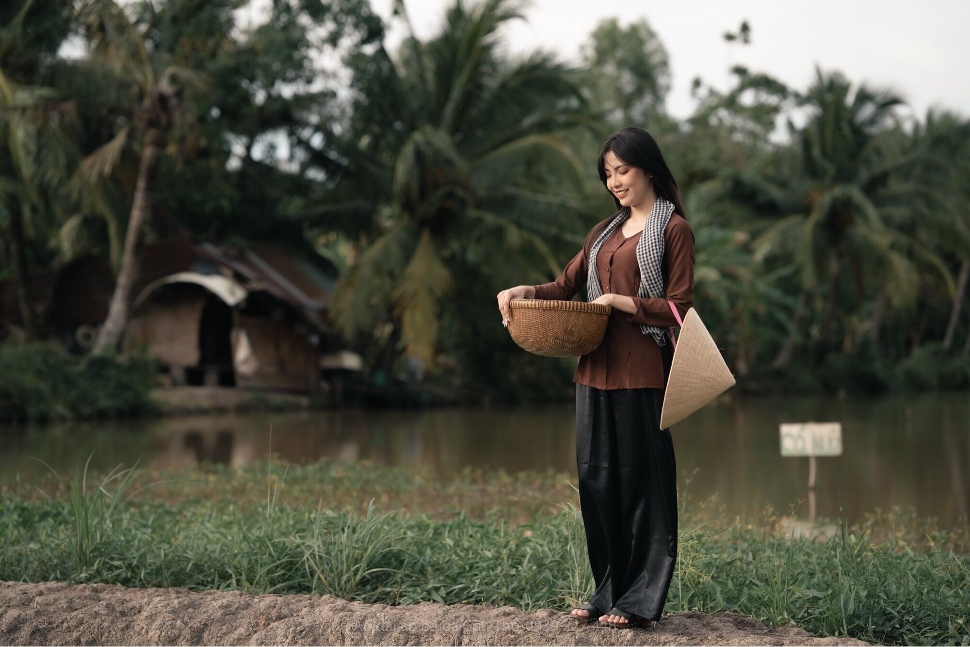 Áo bà ba lụa nâu