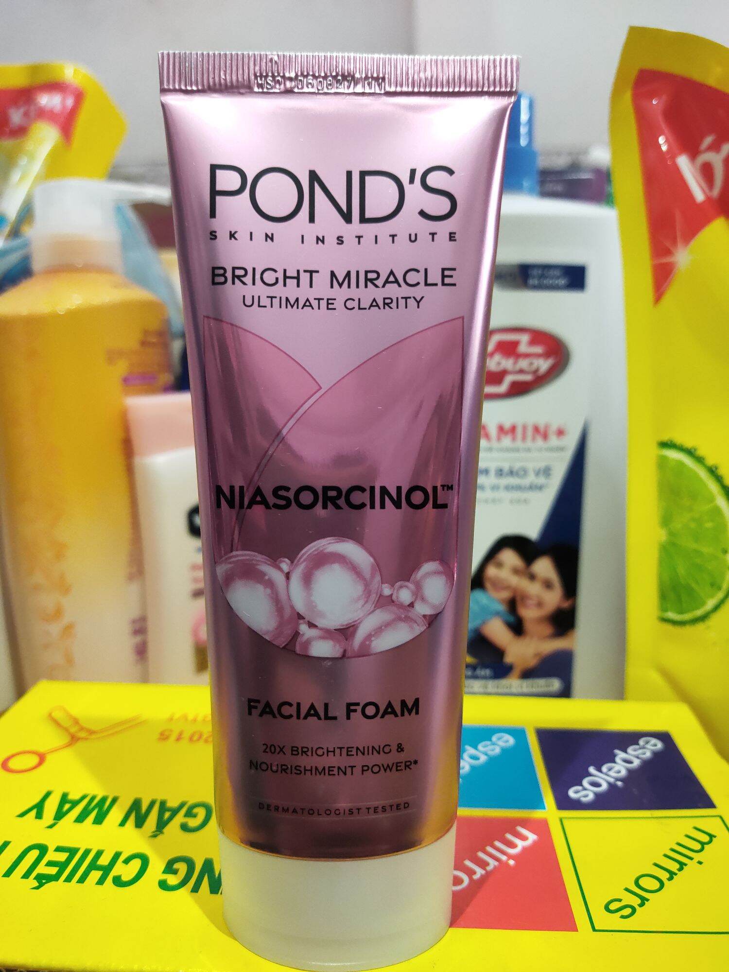 Sữa rửa mặt sáng da pond's Bright Beauty 100g