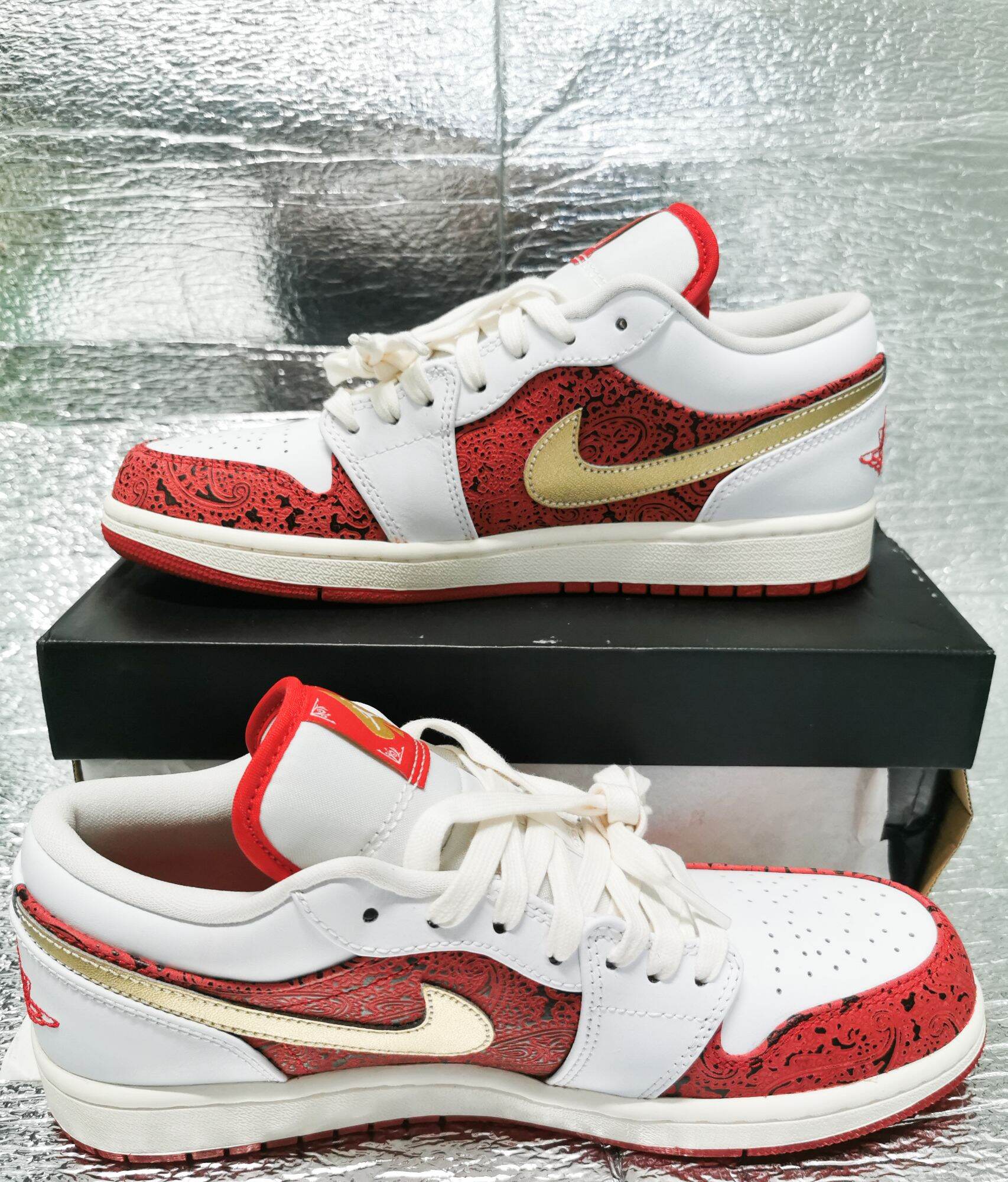 NIKE JORDAN 1 LOW SE 'SPADES' (LIMITED EDITION)