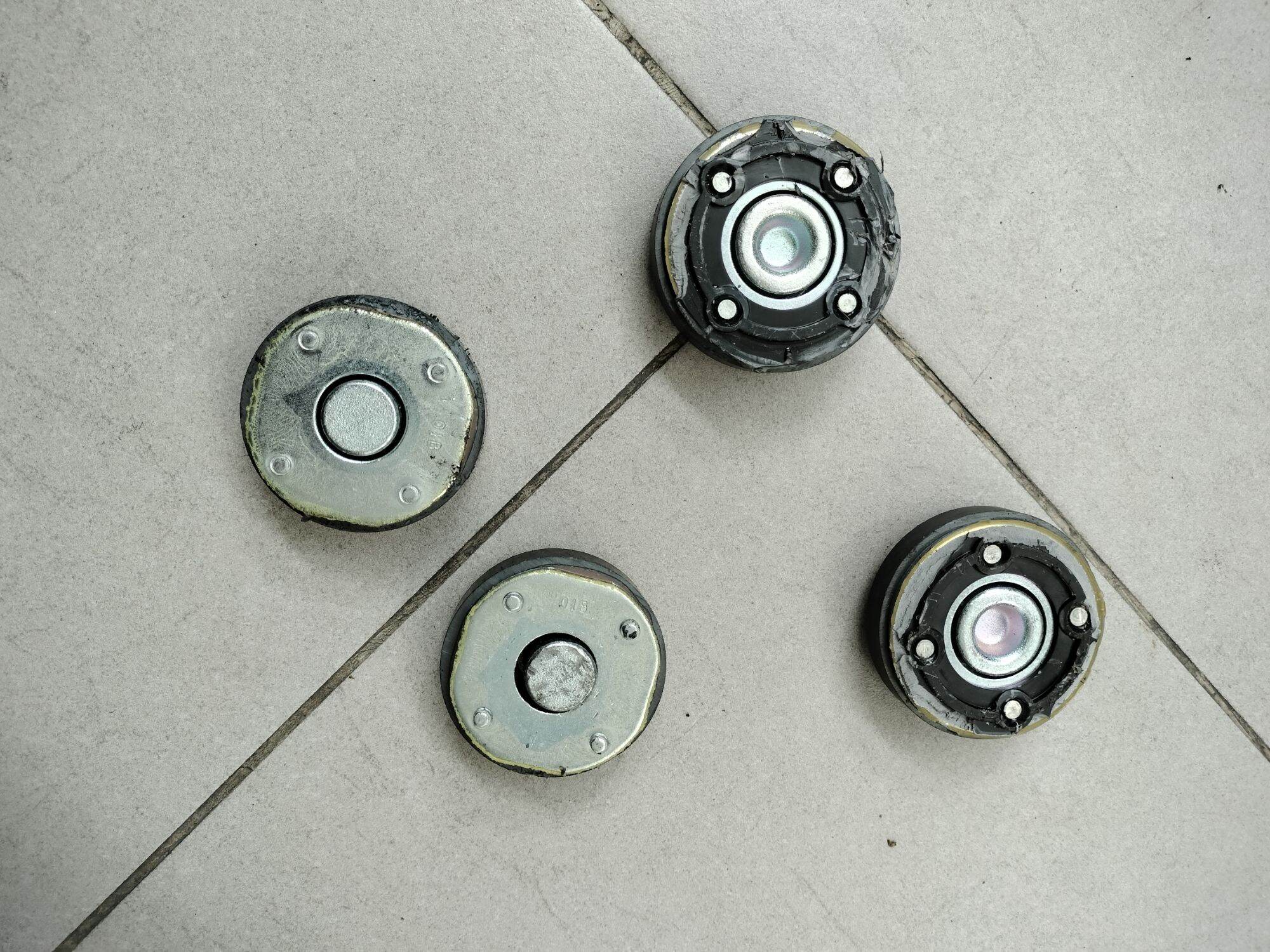 Cục từ nam châm đen rã từ loa xe ô tô ra còn đẹp dùng tốt cho anh em thợ chế đồ nhe