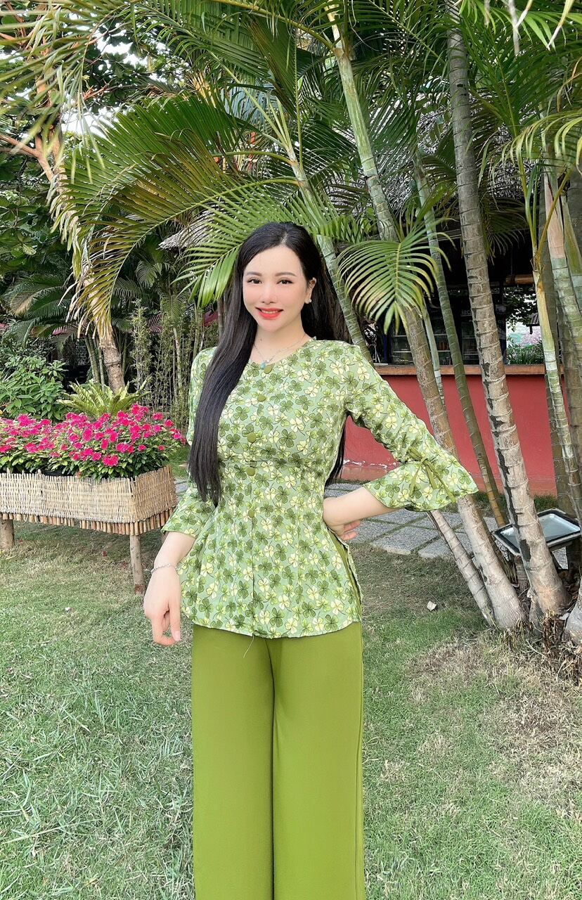 Bộ bà ba cổ tròn tay loe nút bọc vải