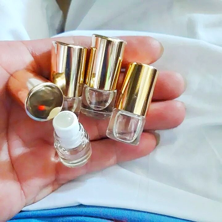 Chai thủy tinh mini 2ml bị lăn chiết mỹ phẩm nước hoa nắp chai màu vàng ánh kim