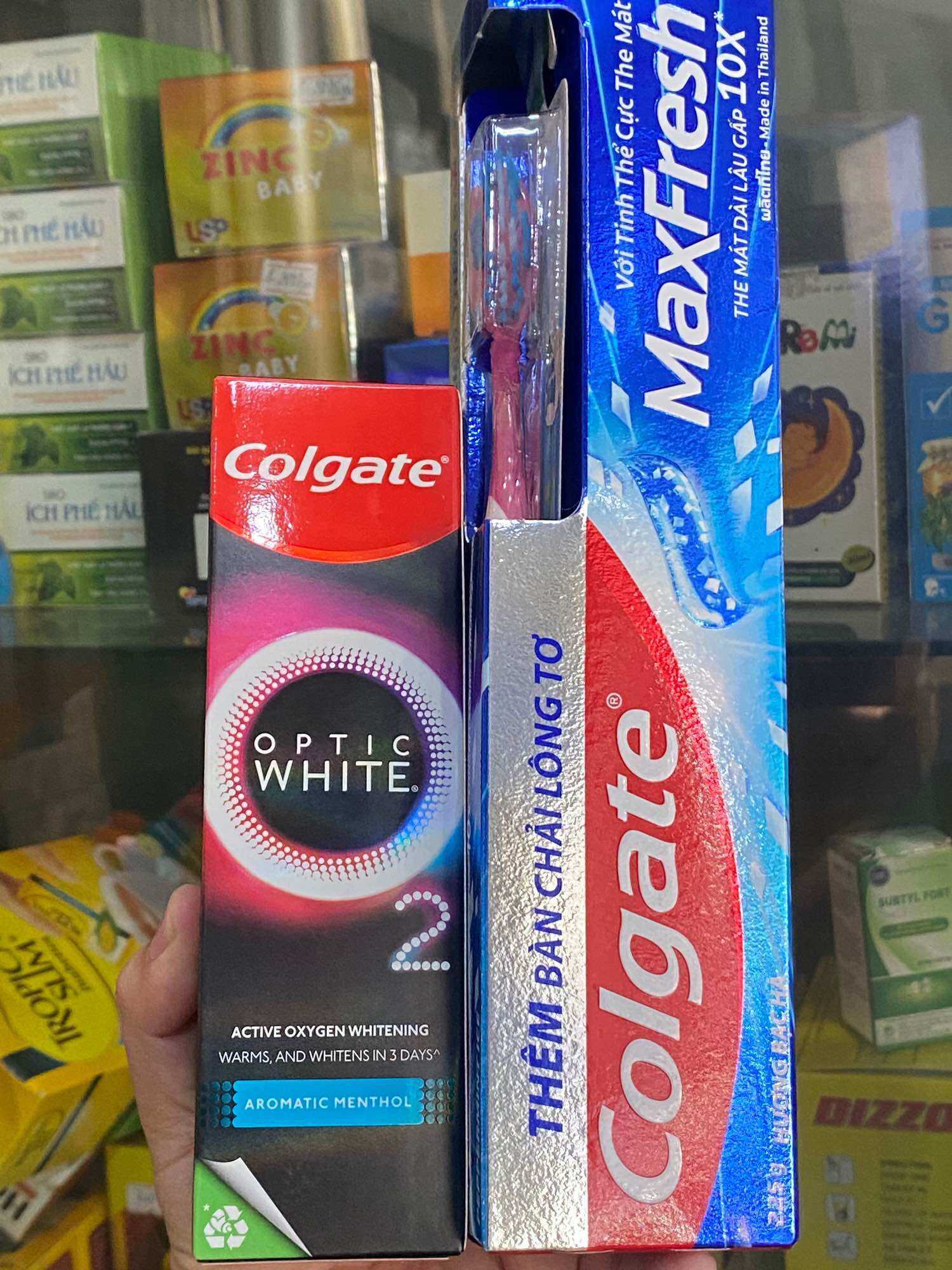 Kem Đánh Răng Colgate Optic White 2 (3 ngày trắng) 85gr