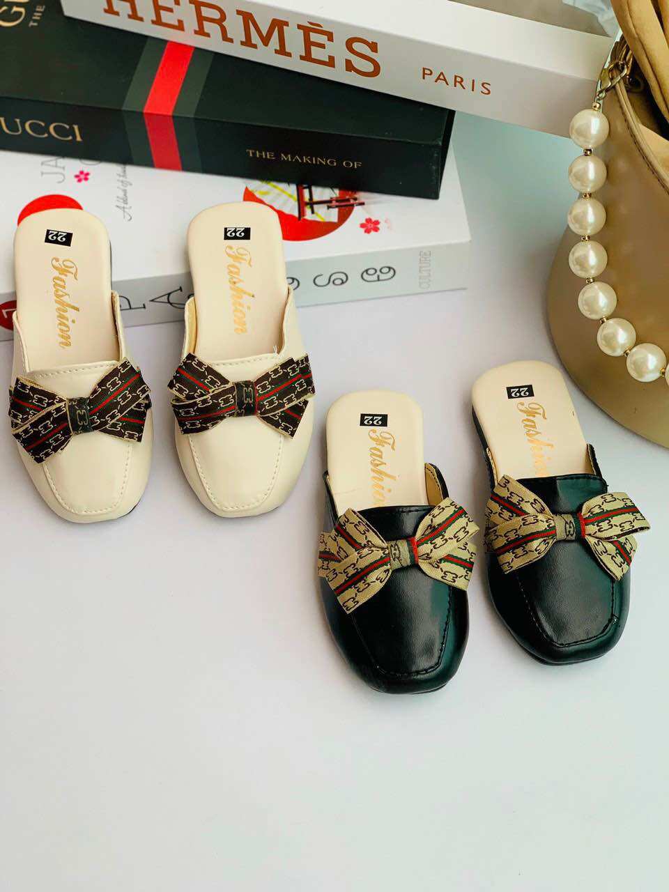 Sục bé gái nơ xinh