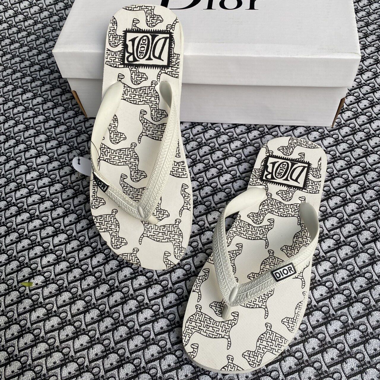 Dép kẹp Nam -Nữ Dior ( Trắng - Đen )