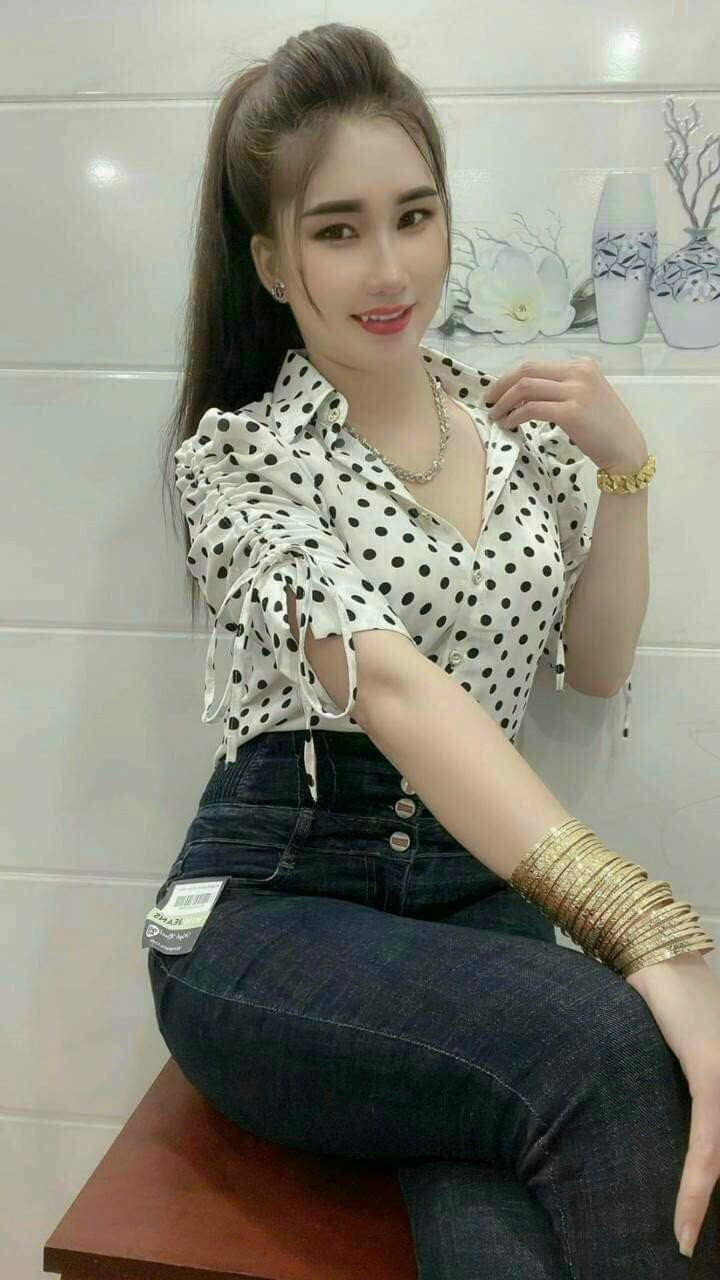 Áo sơ mi nữ. chấm bi tay rút