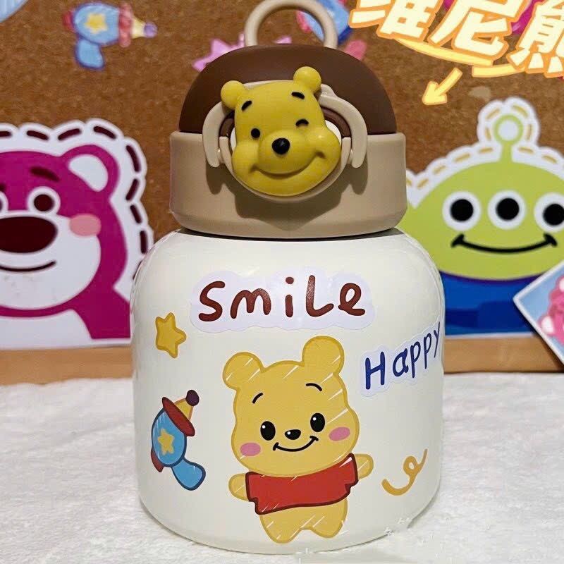 BÌNH NƯỚC GIỮ NHIỆT DUNG TÍCH LỚN CÓ ỐNG HÚT IN HOẠ TIẾT HOẠT HÌNH GẤU DÂU SIÊU ĐẸP