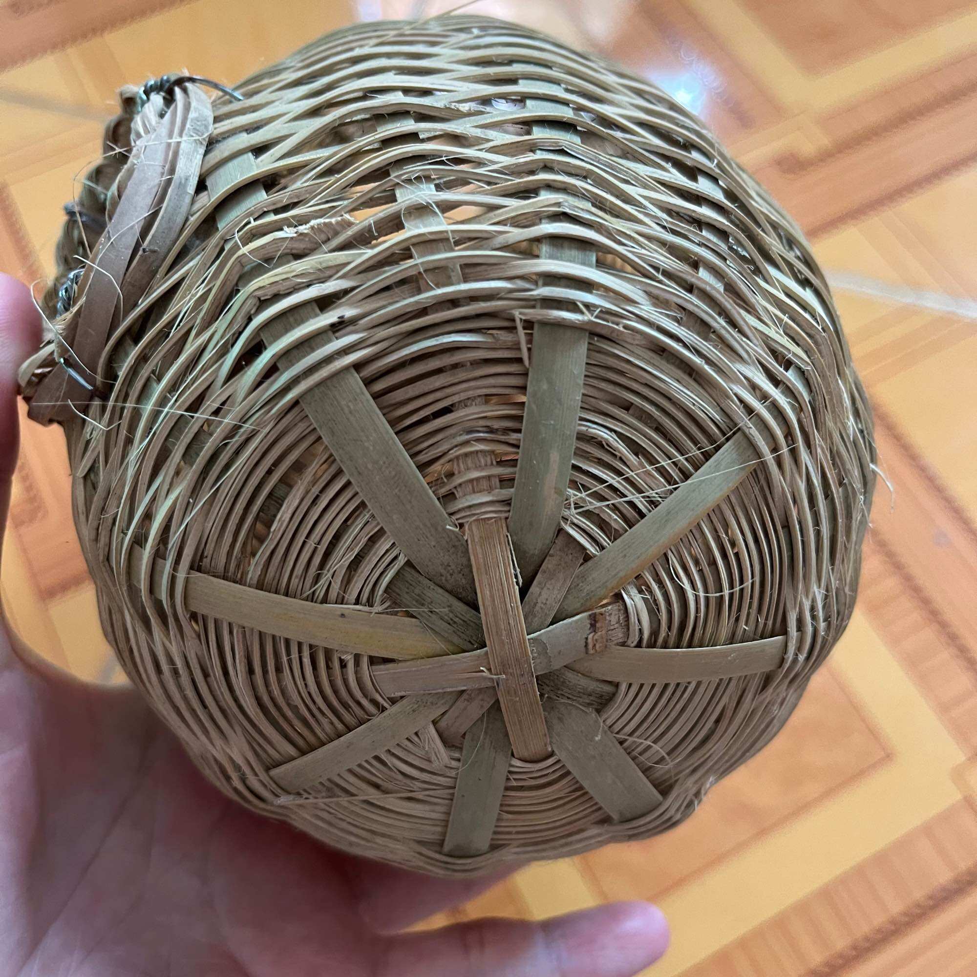 Cái Thời đặt tép, cái chúm (dọ) đặttôm tép đan chắc chắn