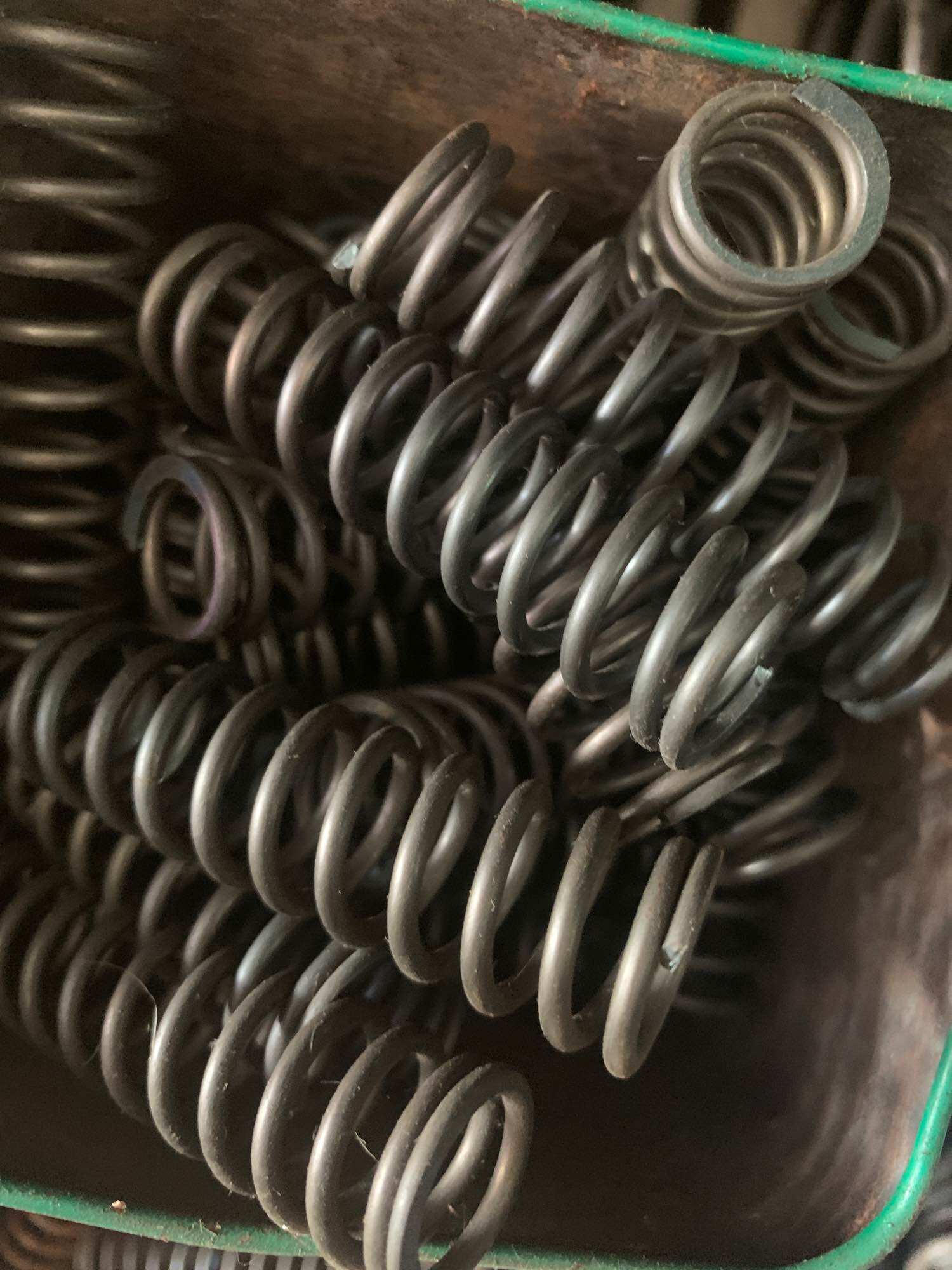 Lò xo nén phi 20 (ngoài 20mm sợi 2mm ;3mm dài 70mm)👋🏼👋🏼👋🏼