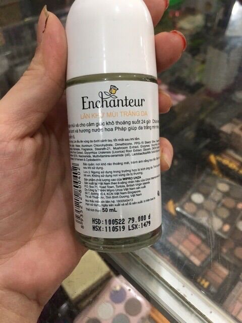 Lăn khử mùi trắng da Enchanteur White Charming 50ml
