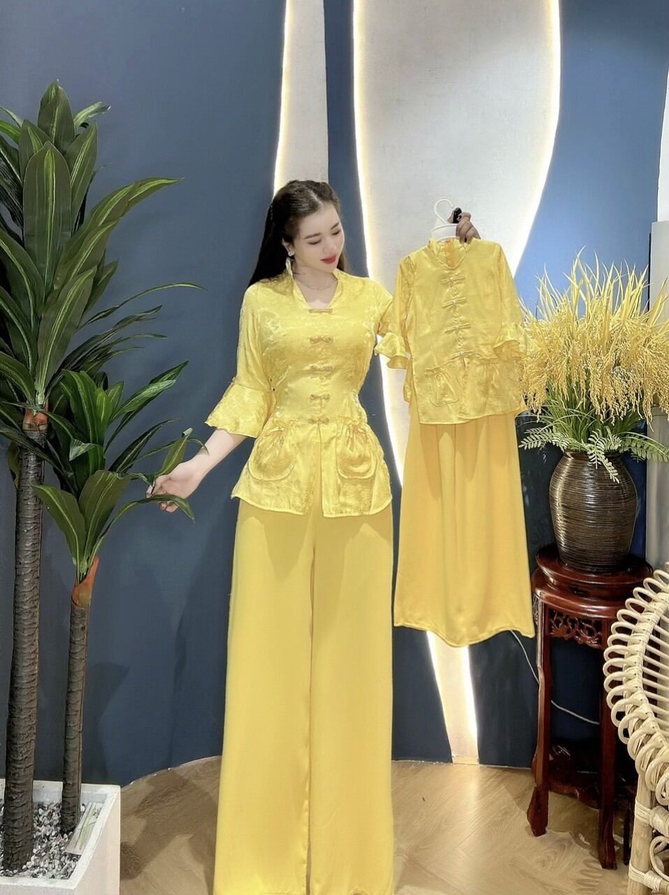 Bộ bà ba gấm cổ tim tay loe nút tàu