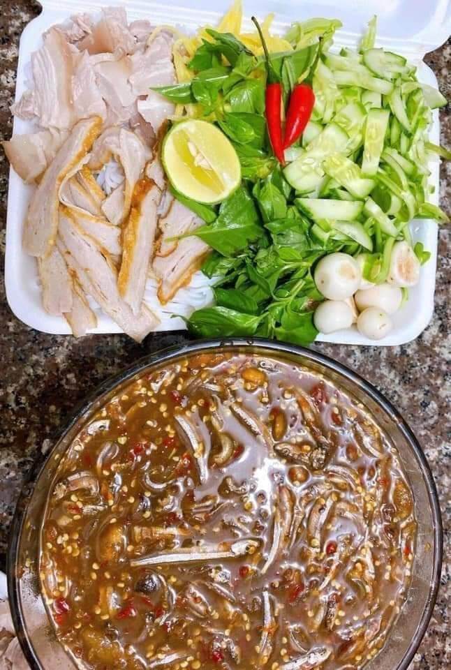 Mắm Cá Cơm Nguyên Con( Mắm cái Con) _ Quảng Ngãi ( Chai 400gr)