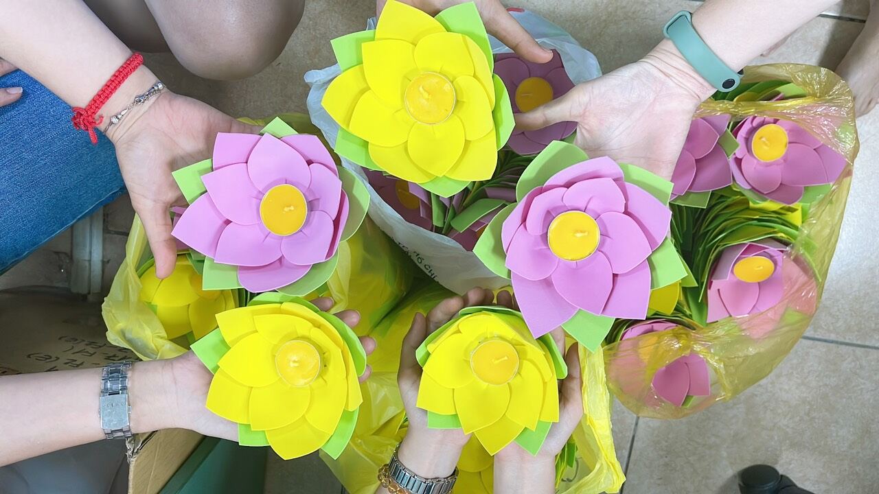 Hoa đăng mút xốp