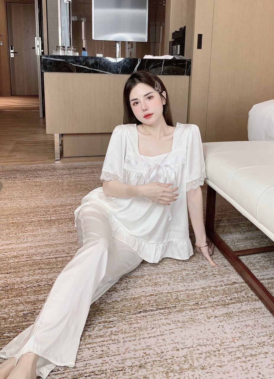 Đồ bộ lụa cổ vuông phối ren cao cấp ,Đồ bộ mặc nhà chất liệu lụa cao cấp thiết kế mới nhất