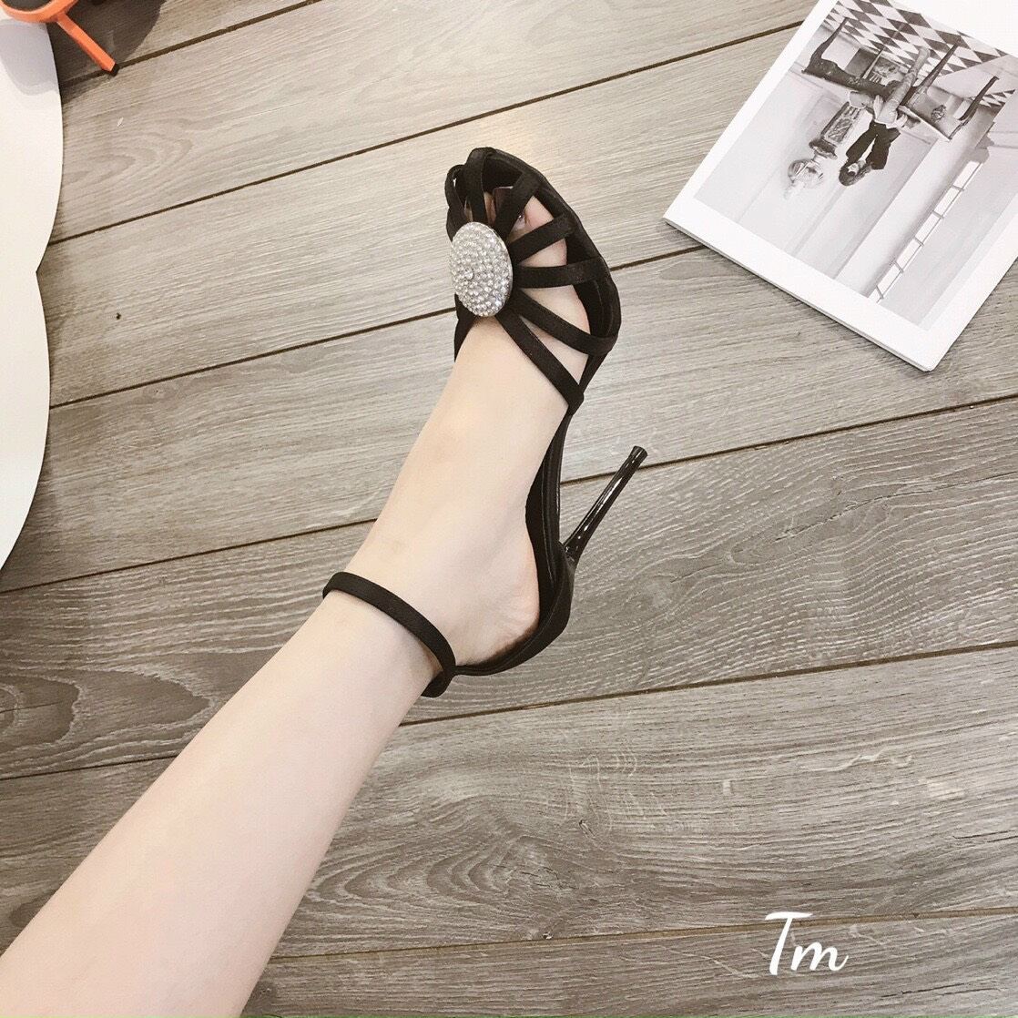 Sandal lụa mũi rọ Jimmy choo khoá đá tròn