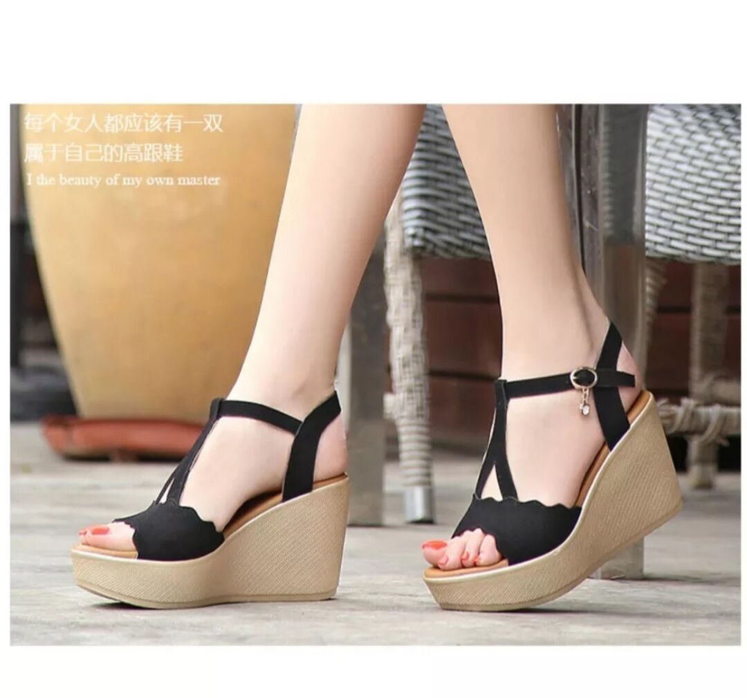 giày đế xuồng quai lượn sóng
