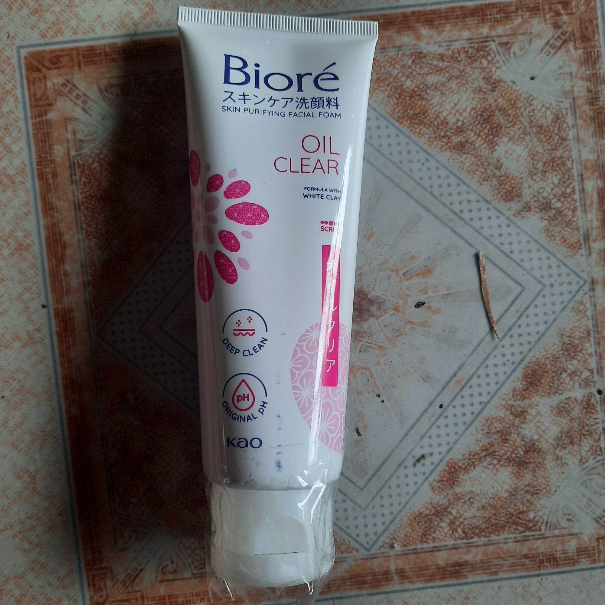 sữa rửa mặt biore trắng da giảm nhờn 100g
