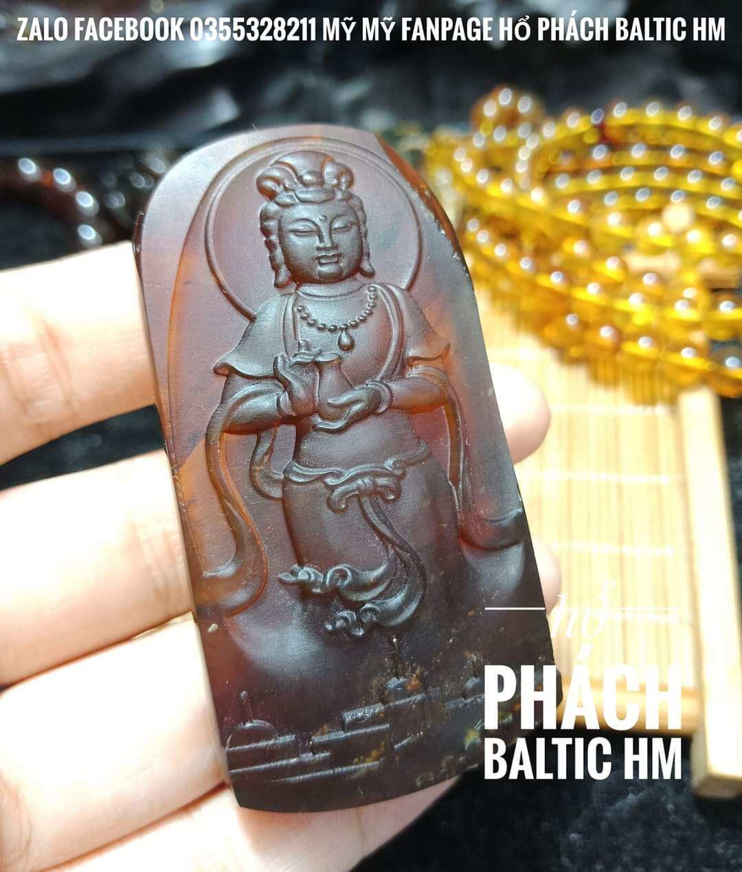 quan âm bồ tát chất liệu hổ phách tự nhiên nguyên khối. hàng tạc thủ công không qua bất kỳ xử lý hay can thiệp nào. được chuyên gia hổ phách tuyển lựa kỹ càng.
