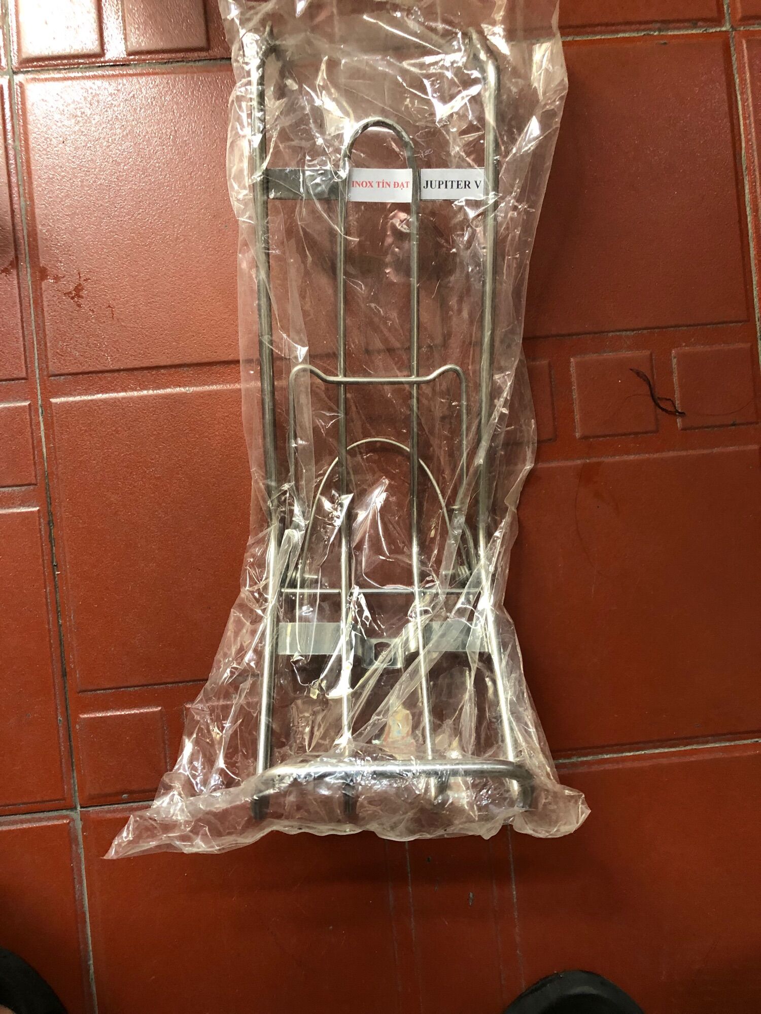 Baga võng trước giữa xe JUPITER V sản phẩm rất dễ dàng thao tác tự mình lắp đặt cũng như khi tháo gỡ