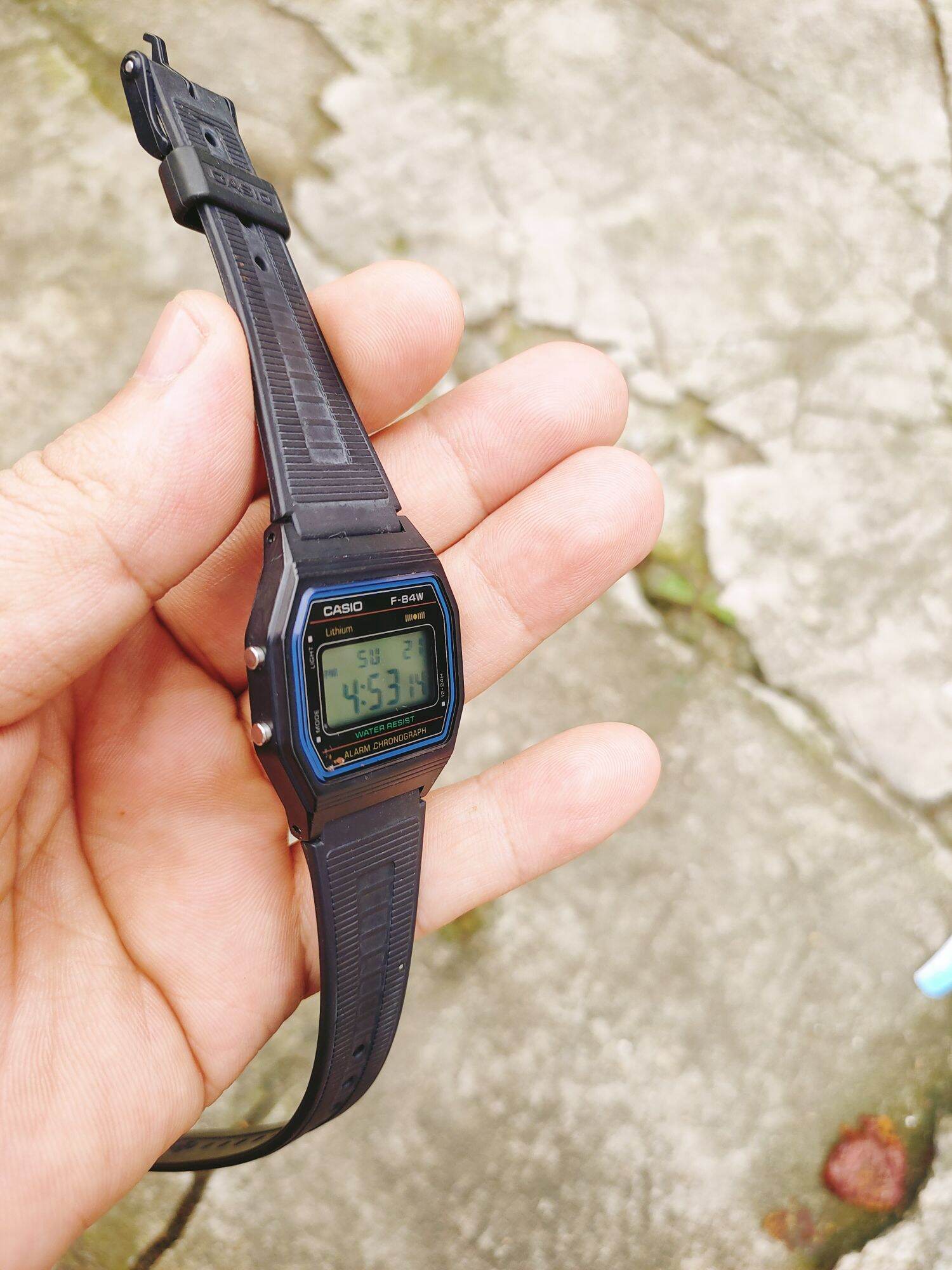 Đồng hồ casio (like new), size q, hình thức đẹp 98%