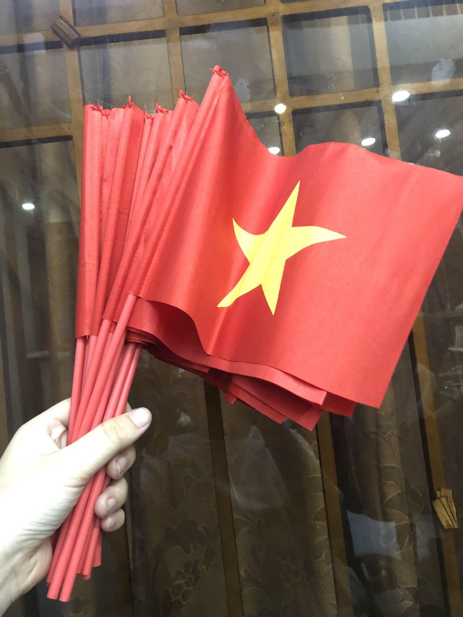 Cờ vẫy cầm tay - Cờ đỏ sao vàng